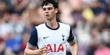 Archie Gray toplam kaç gol attı aslen nereli hangi takımdan geldi hangi takımlarda oynadı?