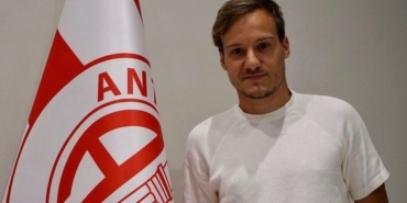 Deni Milosevic aslen nereli hangi takımdan geldi hangi takımlarda oynadı toplam kaç gol attı?