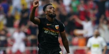 Duckens Nazon toplam kaç gol attı aslen nereli hangi takımlarda oynadı hangi takımdan geldi?