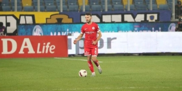 Erdal Rakip aslen nereli hangi takımdan geldi toplam kaç gol attı hangi takımlarda oynadı?