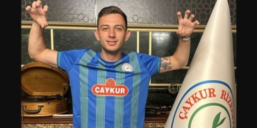 Giannis Papanikolaou aslen nereli hangi takımdan geldi hangi takımlarda oynadı toplam kaç gol attı?