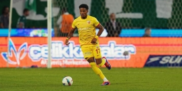 Julian Jeanvier aslen nereli hangi takımdan geldi hangi takımlarda oynadı toplam kaç gol attı?