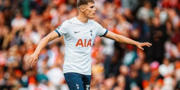 Micky van de Ven aslen nereli hangi takımlarda oynadı hangi takımda oynuyor toplam kaç gol attı?