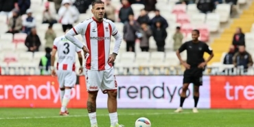 Rey Manaj toplam kaç gol attı aslen nereli hangi takımdan geldi hangi takımlarda oynadı?