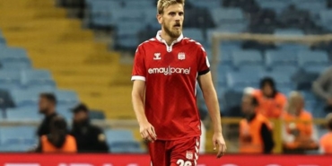 Uros Radakovic aslen nereli hangi takımdan geldi hangi takımlarda oynadı toplam kaç gol attı?