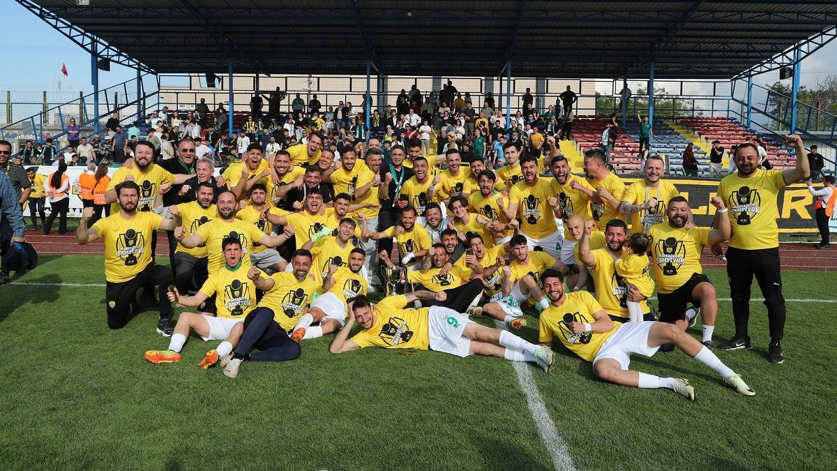 aliagaspor-sampiyon-2-lige-yukseldi