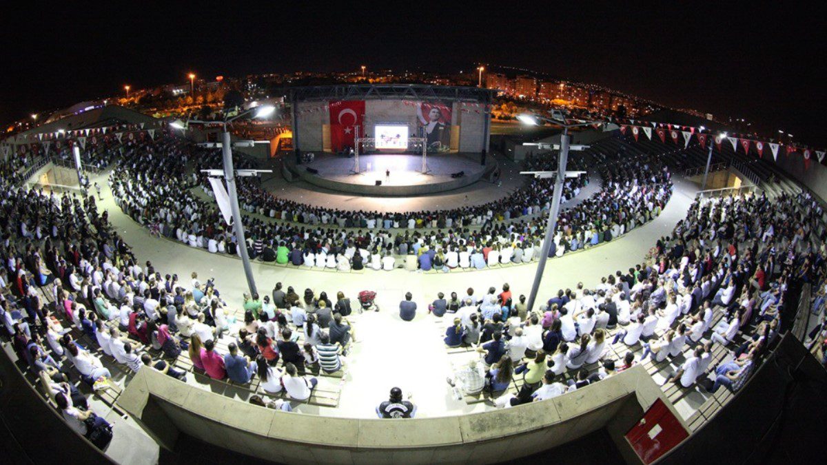 izmir-bornova-asik-veysel-acik-hava-tiyatrosu-nerede-nasil-gidilir-yol-tarifi