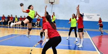 izmir-kadin-erkek-hentbol-takimlari