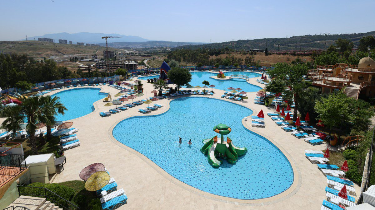 izmir-karabaglar-aqua-yasam-yuzme-havuzlari