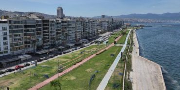 izmir-kordonda-denize-acilan-sokaklar