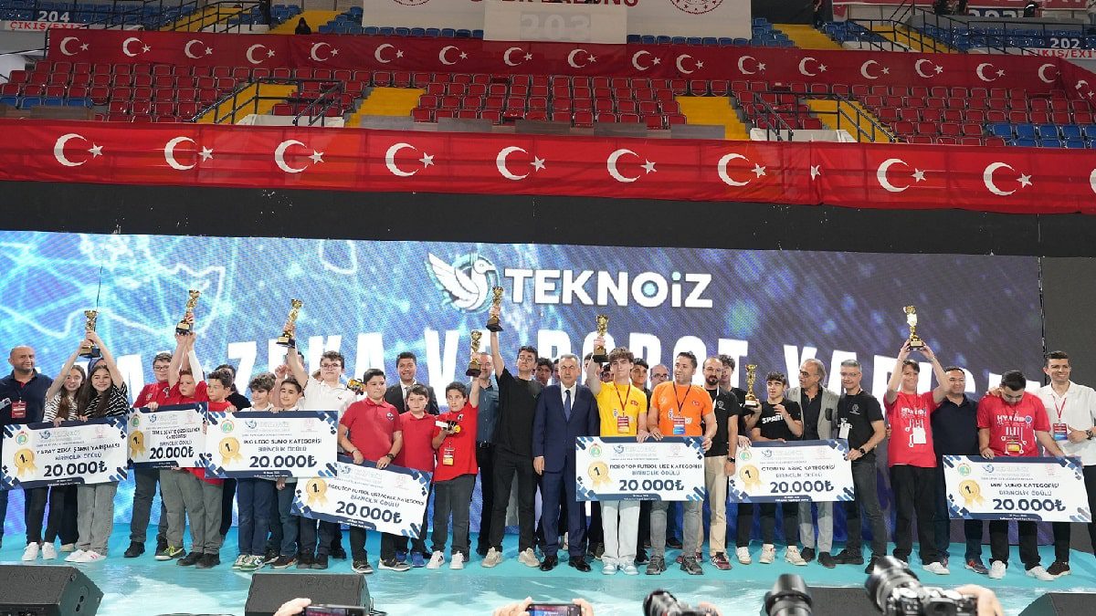 robokod-izmir-bilisim-ve-kodlama-projesi-2025-senligi