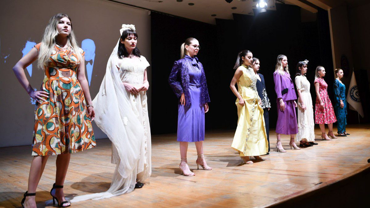 ege-universitesi-70-yil-defile