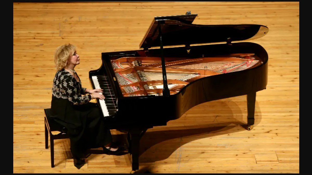 gulsin-onay-izmir-karsiyaka-konseri