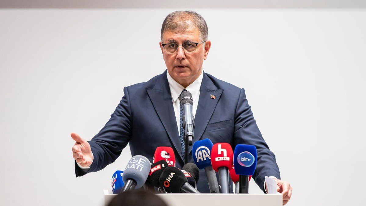 izmir-buyuksehir-belediye-baskani-cemil-tugay