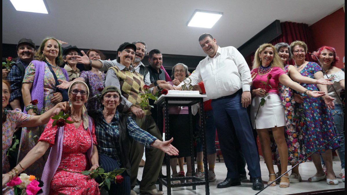 seferihisar-urkmez-kadin-tiyatrosu