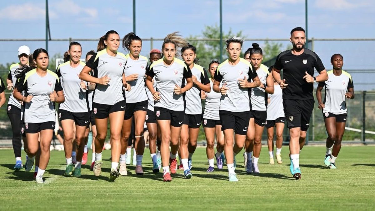 ankara-fomget-kadin-futbol-takimi