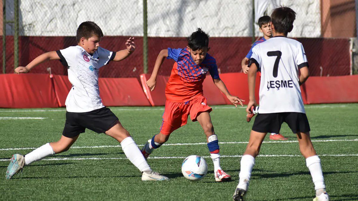 bayrakli-futbol-turnuvasi