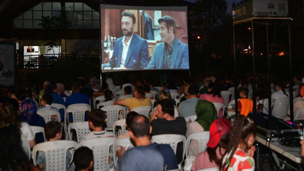 bornova-acikhava-sinema-gunleri-buyukpark.JPG