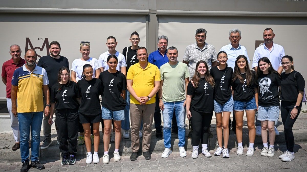 bornova-belediyespor-voleybol-takimi