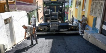 bornova-camkule-belediye-araclarina-saldiri