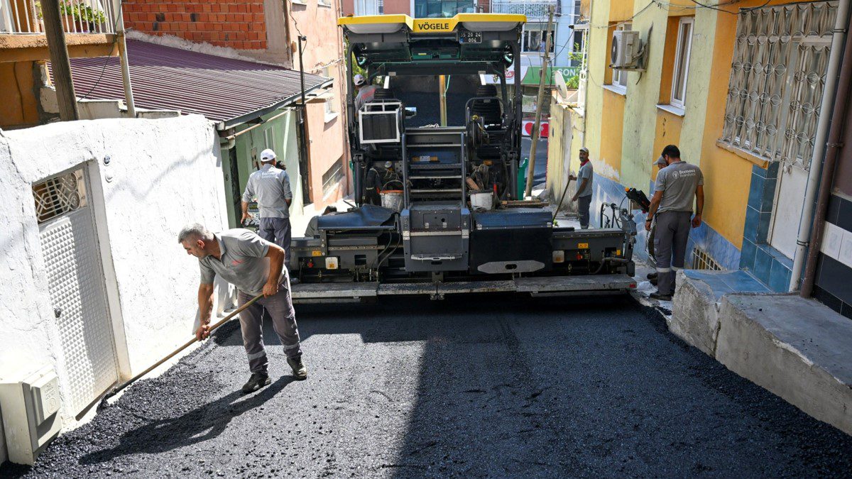 bornova-camkule-belediye-araclarina-saldiri