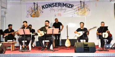 cigli-sokakta-muzik-var-mahallede-tiyatro-var