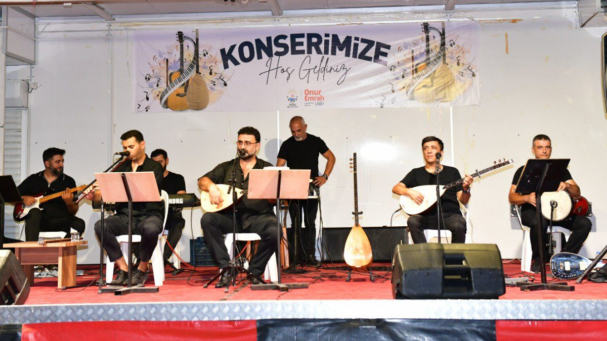 cigli-sokakta-muzik-var-mahallede-tiyatro-var