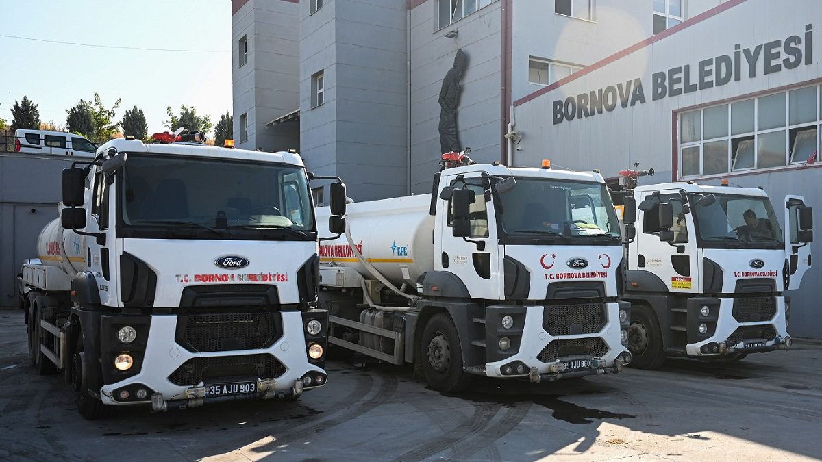 izmir-bornova-yanginlara-karsi-su-puskurtme-toma