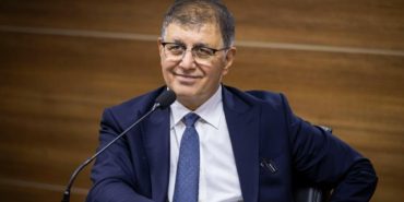 izmir-buyuksehir-belediye-baskani-cemil-tugay