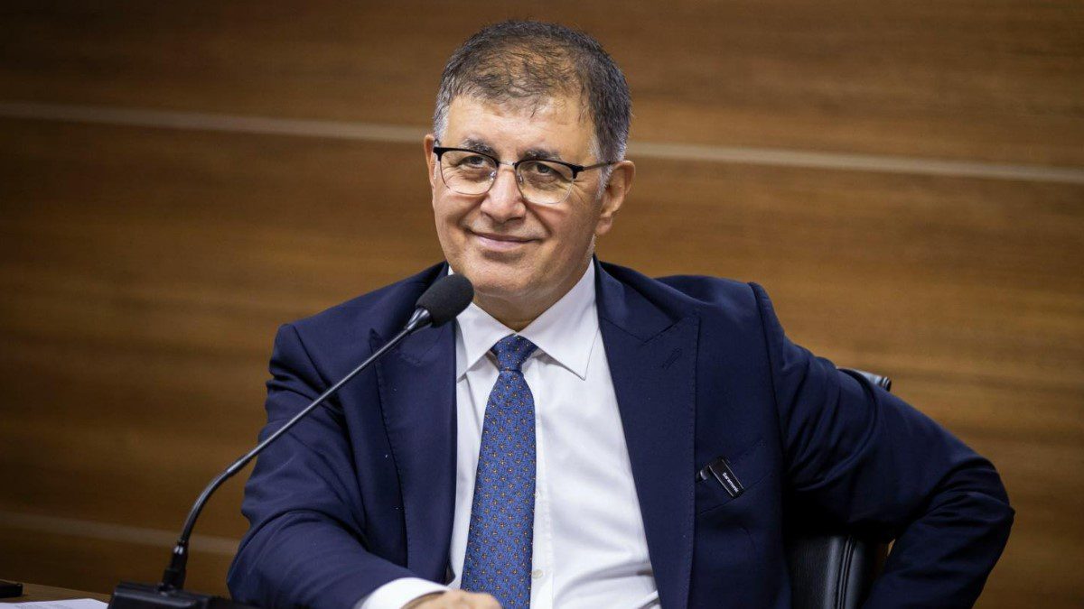 izmir-buyuksehir-belediye-baskani-cemil-tugay