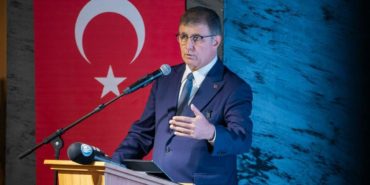 izmir-buyuksehir-belediye-baskani-cemil-tugay