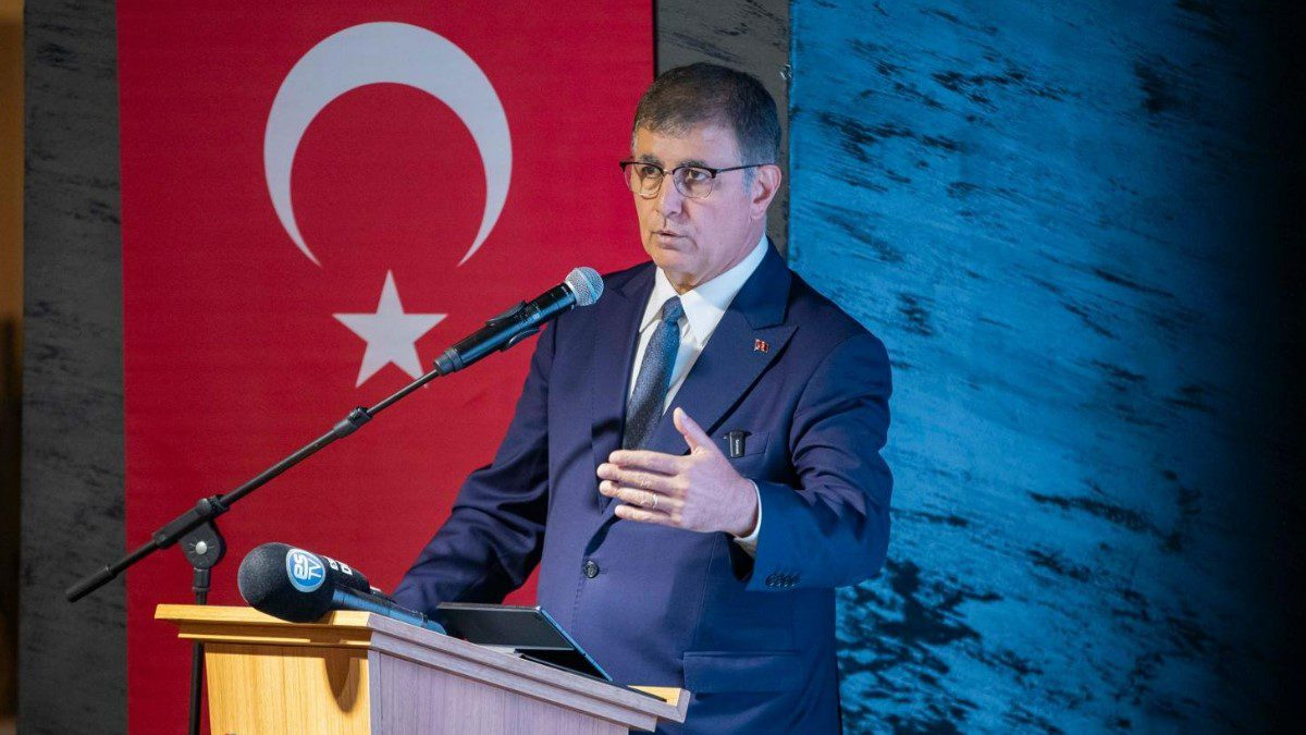 izmir-buyuksehir-belediye-baskani-cemil-tugay