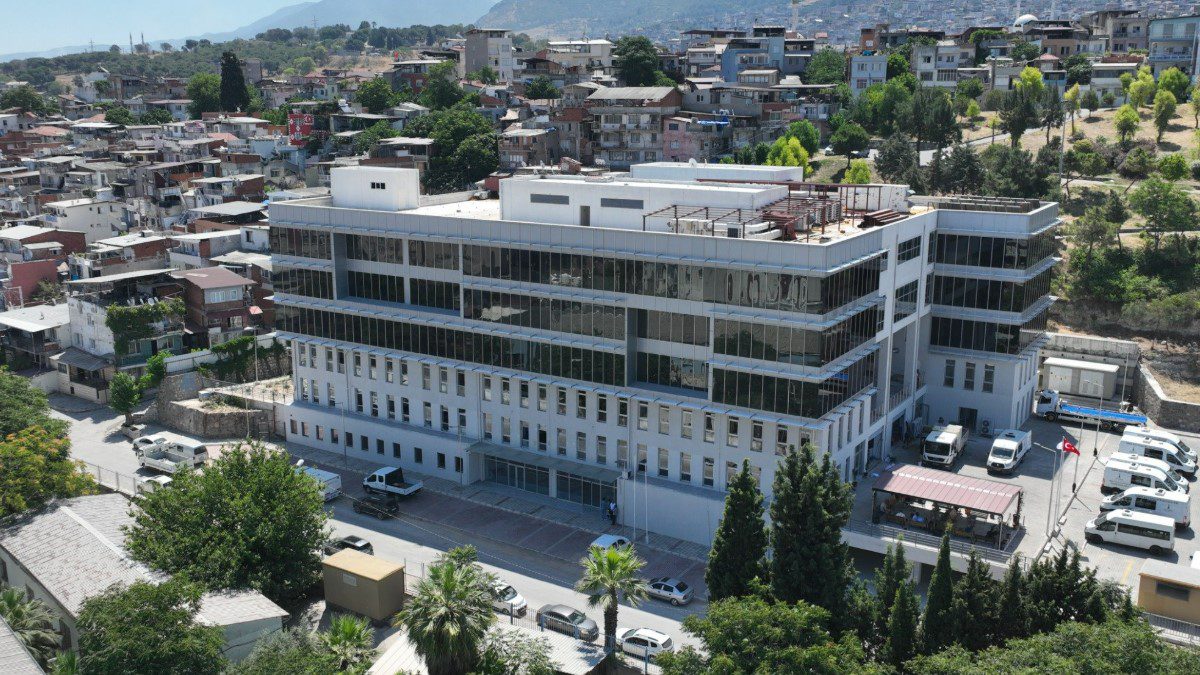 izmir-buyuksehir-belediyesi-hizmet-binasi