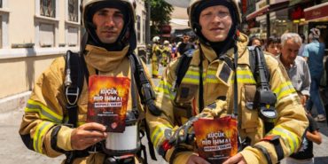 izmir-itfaiyesi-brosur-dagitimi