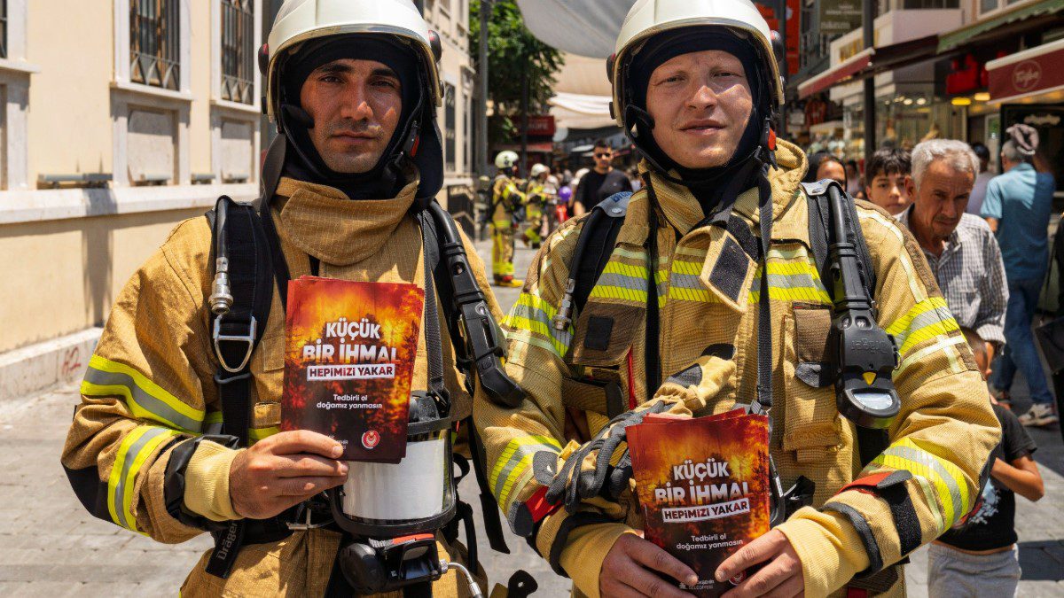 izmir-itfaiyesi-brosur-dagitimi