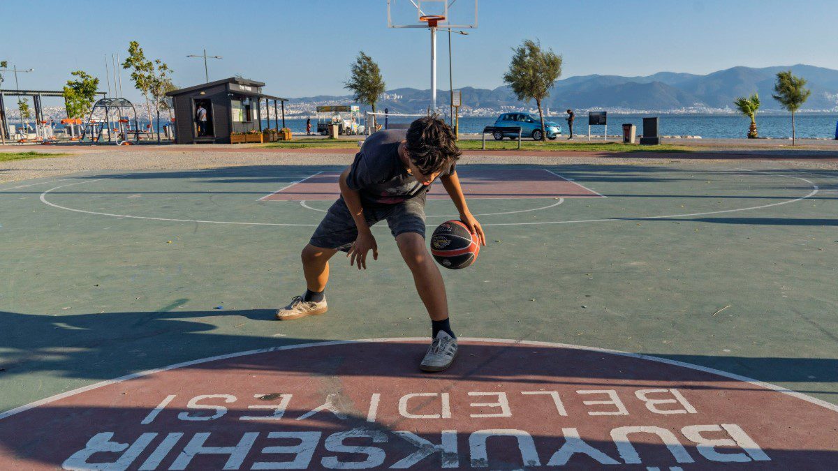 izmir-spor-istasyonu-bostanli-karsiyaka