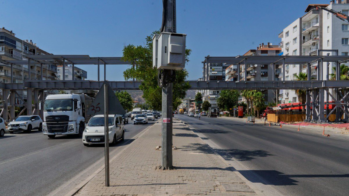 karsiyaka-yeni-girne-yaya-ust-gecidi