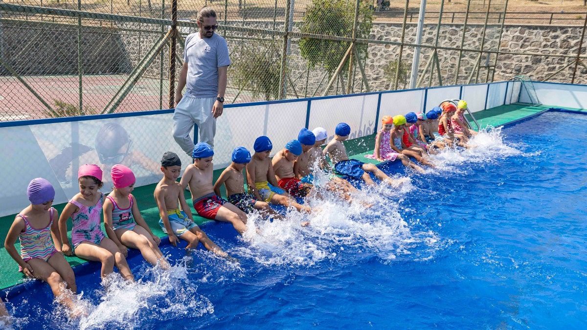 konak-bayrakli-yuzme-havuzlari