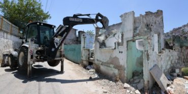 konak-metruk-binalar-yikiliyor