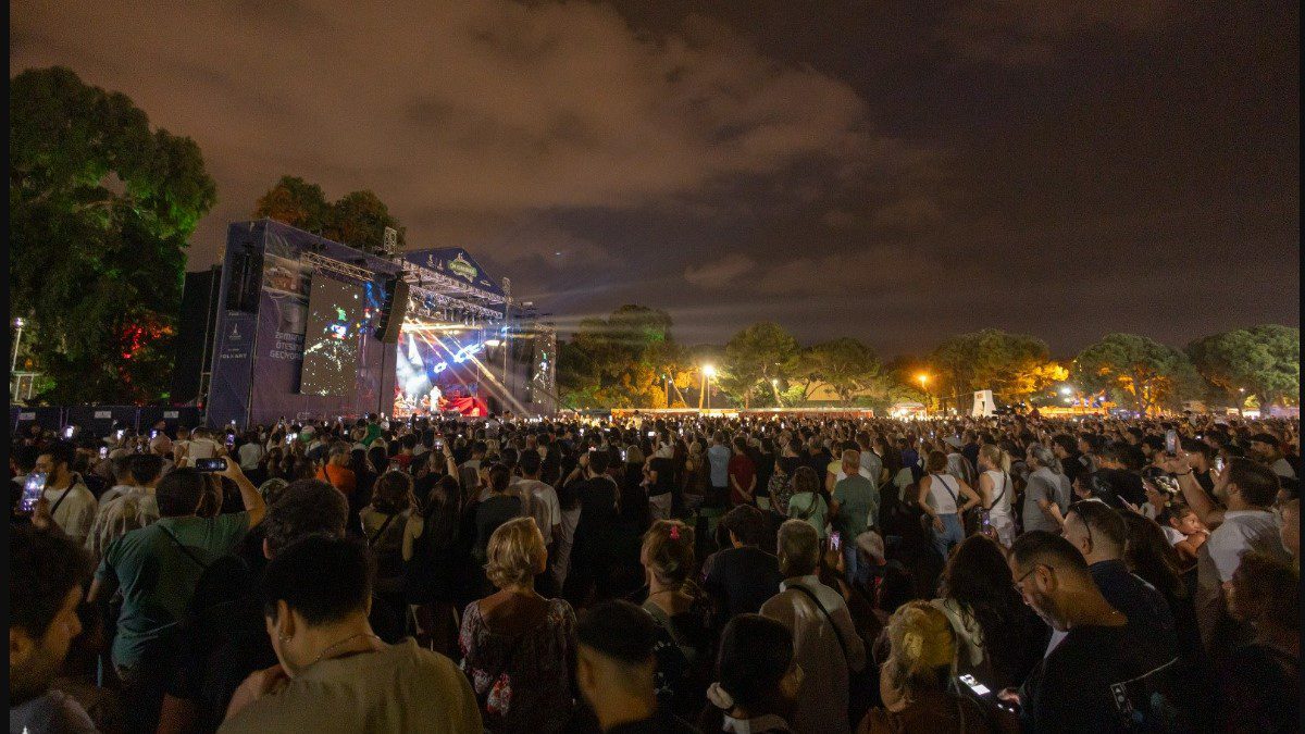 izmir-konserleri-2025-agustos-etkinlikleri-tiyatro-sergi