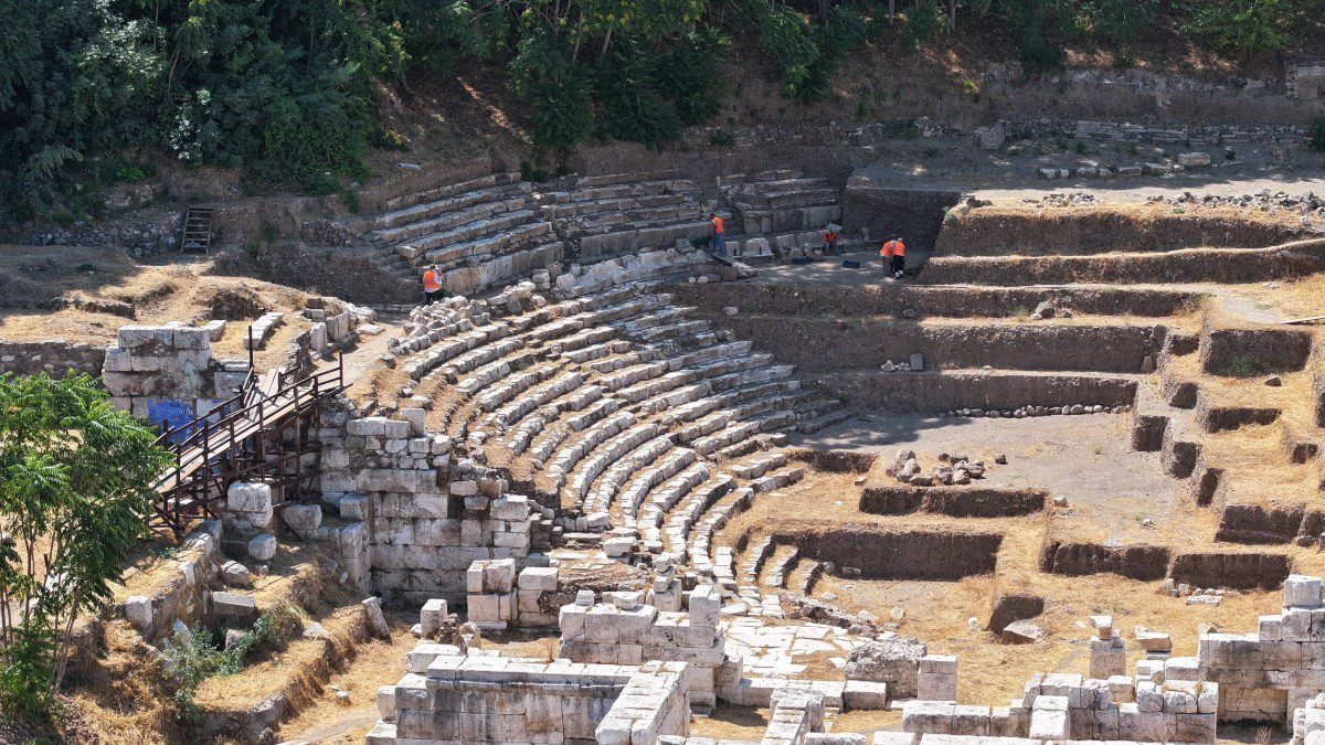 izmir-smyrna-antik-kenti-kazi-calismalari