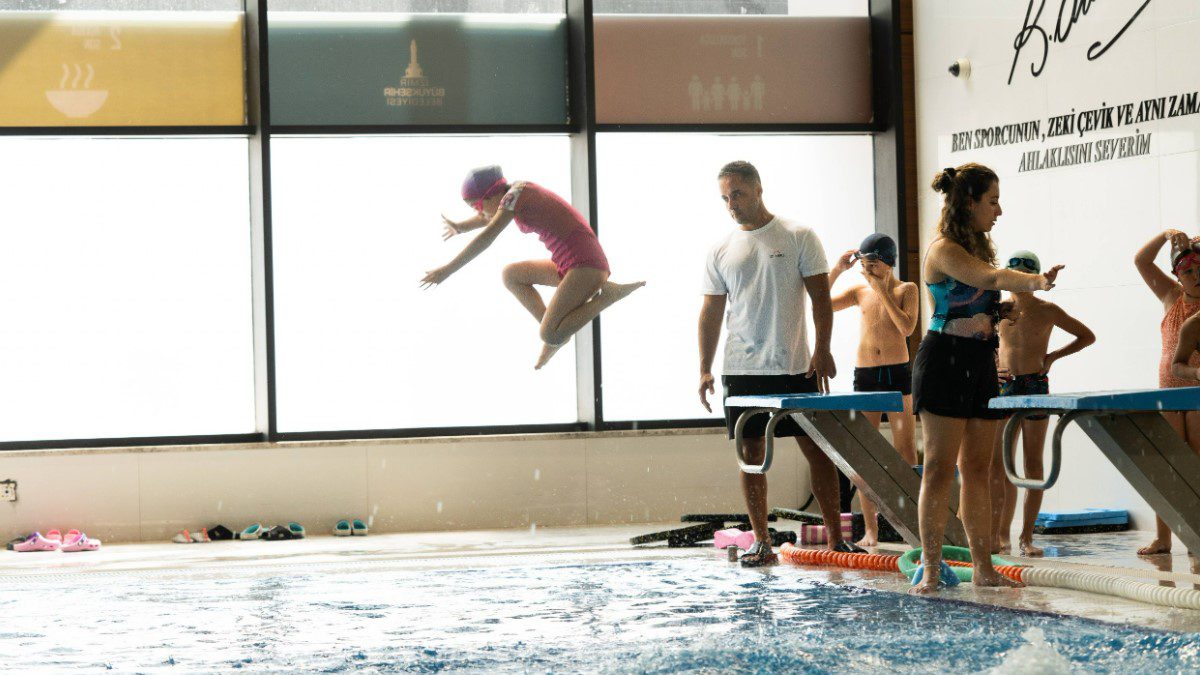 izmir-spor-okullari-yuzme-havuzu-kurslari