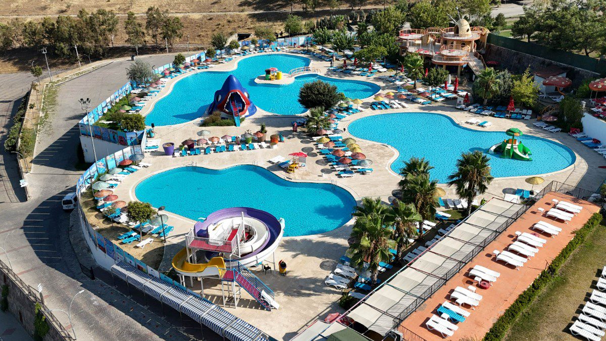 karabaglar-aquapark-yuzme-havuzu-2025