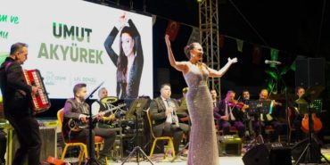 İzmir Çeşme 10. Ovacık Tarım ve Sakız Koyunu Festivali Ovacık Meydanı’nda yapıldı.