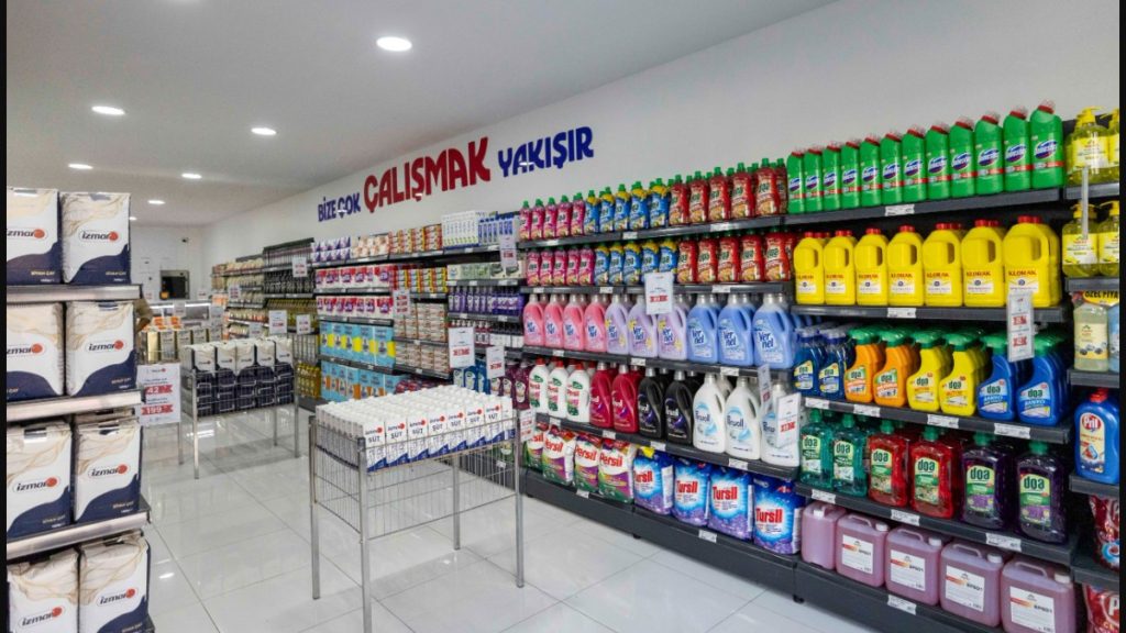 İzmir İzmar Market Aliağa şubesi Fevzi Paşa Caddesi’nde açıldı.