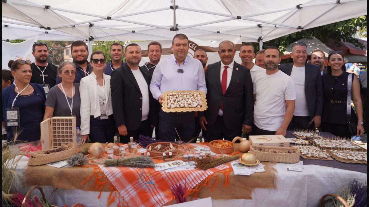 İzmir Seferihisar Ata Ekmeği ve Armola Şenliği’nde Karakılçık Rotası’nın Lansmanı yapıldı.
