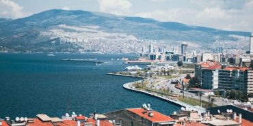 izmir-ucak-bileti-2025