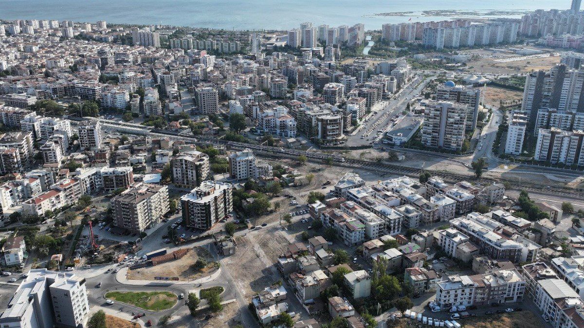 Karşıyaka’da trafik yoğunluğunu rahatlatmak için ulaşım yatırımı yapılıyor.