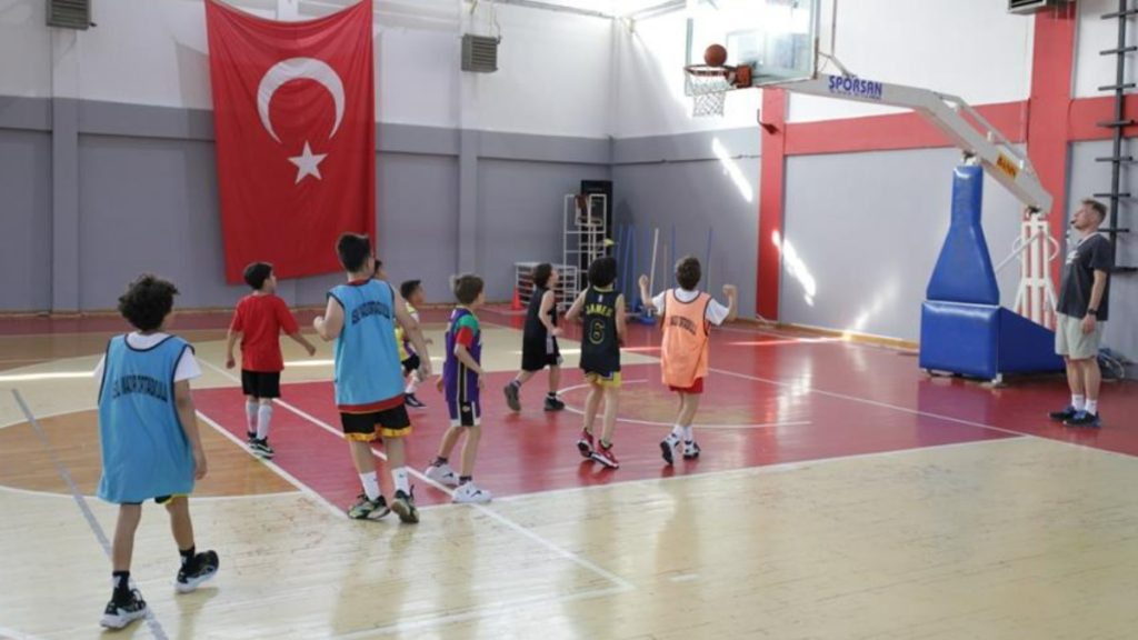 İzmir Narlıdere kış spor kursları okulları başlıyor.