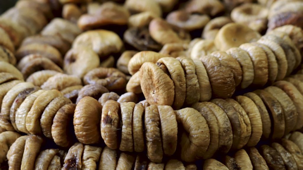 Ege Bölgesi kuru incir ihracatı rakamları açıklandı. Kuru incirde 369 milyon dolarlık tarihi rekor geldi.